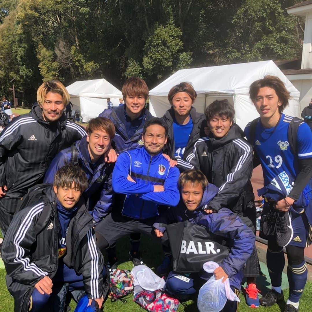 のインスタグラム：「今日はFC今治とトレーニングマッチ。  まだ今治離れてから2ヶ月経ってないから全然久しぶりじゃなかったわ！！ どいつもこいつもJ3で暴れてこい👍  応援してるぜ💪💪 #ラインメール青森  #fc今治」