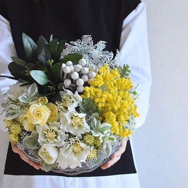 東京堂アーティフィシャルフラワーMAGIQのインスタグラム：「🎁MAGIQ キャンペーン💐 【スプリングギフトキャンペーン】 💫💫💫💫💫💫💫💫💫💫💫💫 👑【入賞】発表❗️👑 ✳️💫Congratulations🏆💫✳️ 🎊おめでとうございます🎉🎊 ・ Photo by @chicmii_chicmii 👏👏👏 ・ 💫💫💫💫💫💫💫💫💫💫💫💫 素敵な写真タグ付けして、キャンペーンに投稿していただきありがとうございます🙇 ・ 素敵な写真を共有させて頂きます♪ ・ これからも @magiq.jp をよろしくお願いいたします。 ・ 🔸🔸🔸🔸🔸🔸🔸🔸🔸🔸🔸🔸 【スプリングキャンペーン ご参加頂きました皆様】 キャンペーンへのご参加頂き、 誠にありがとうございました🙇‍♂️ ・ 今後も、キャンペーンは続きますので次回キャンペーンも参加よろしくお願い致します🙇‍♂️ ・ #MAGIQ#MAGIQのある暮らし#TOKYODO#東京堂#アーティフィシャルフラワー#アーティフィシャル#フラワー#アートフラワー#造花#花のある暮らし#花のある生活 #花好きな人と繋がりたい#フラワーデザイン#フラワーアレンジメント#フラワーアレンジ#アレンジメント#キャンペーン #ギフト#贈り物#springflowers #artificialflower#artificialflower」