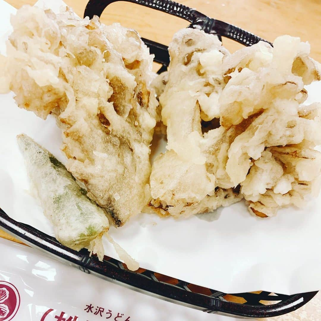 桜花由美さんのインスタグラム写真 - (桜花由美Instagram)「昨日群馬の帰りに水沢うどん食べてきました！  日本三大うどんの一つらしい。  有名なうどんは、稲庭うどんと讃岐うどんは知ってたけど、水沢うどんもあるのか。  中でも人気な大澤屋さんに行ってきた。  群馬は舞茸も有名らしい。  めっちゃ美味しかった♪  #wavepro ‬ ‪#女子プロレスラー ‬ ‪#プロレス ‬ ‪#プロレスラー ‬ ‪#女子プロレス‬ ‪#prowrestling‬ ‪#プロレスリングwave‬ #波ヲタ全員集合  #桜花由美 #波ヲタ #ozアカデミー  #正危軍  #正危軍最高 #群馬  #前橋  #前橋グリーンドーム #伊香保温泉  #伊香保グルメ  #水沢うどん  #水沢うどん大澤屋」2月18日 17時42分 - ohkayumi