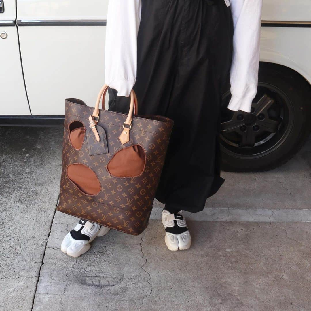 Vintage Brand Boutique AMOREさんのインスタグラム写真 - (Vintage Brand Boutique AMOREInstagram)「Louis Vuitton × Rei Kawakubo Bag with holes. #amoregentleman #amorevintage」2月18日 17時44分 - amore_tokyo