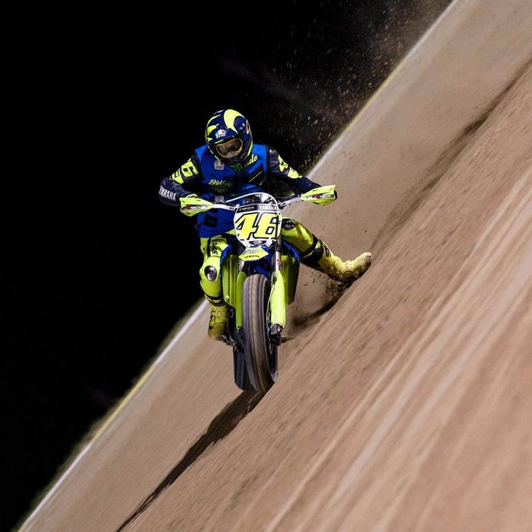 バレンティーノ・ロッシさんのインスタグラム写真 - (バレンティーノ・ロッシInstagram)「Training at the MotoRanch with the @vr46ridersacademyofficial 📸 by @camilss」2月18日 17時47分 - valeyellow46