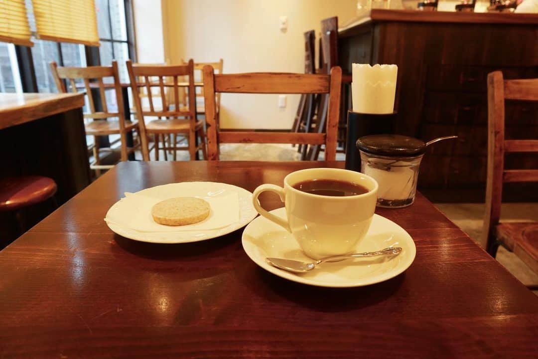 石井輝明さんのインスタグラム写真 - (石井輝明Instagram)「仙川。 今日は1人のトークライブ「話す」です。 明日はトークダンテです。 話せるだけ話したいと思います。  #siphonycoffee #cafe #coffee #カフェ #東京カフェ #仙川カフェ #カフェ芸人 #トークダンテは一周年ということで #プライヤーの絵をポストカードにして #ご来場の皆様にプレゼントします #お楽しみにー」2月18日 17時47分 - comandanteishii