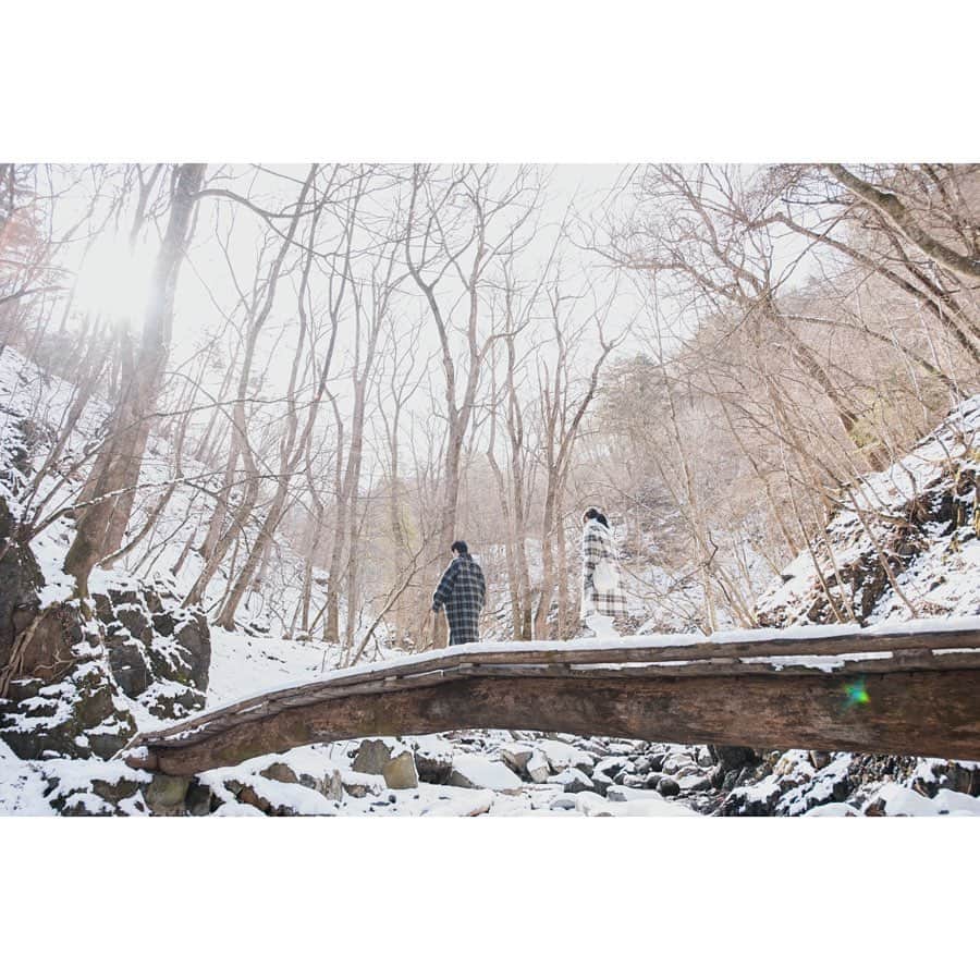 高山都さんのインスタグラム写真 - (高山都Instagram)「姉のように慕う、友人のひさこと山梨県小菅村へ旅をしてきました。 前日までの雪が、美しい眺めを更に盛り上げていて、東京から2時間程なのに、心身ともにゆるーくほどけていくような場所だった。 もう、何度目だろう、彼女といろんな景色を見るのは。 「ワタシ本来の力で生きる旅」五感を冴え渡らせて、美しいもの、美味しいもの、シンプルに味わう楽しみを感じました。一泊二日でも、きっと深呼吸出来る時間になる。  ムービーもとても素敵なので、ぜひ見てみてください。 公式サイトには、この旅がプレゼントされるキャンペーン情報も。  #ラメランス #ラメラトラベル #ワタシの力で生きる旅 #pr」2月18日 18時00分 - miyare38