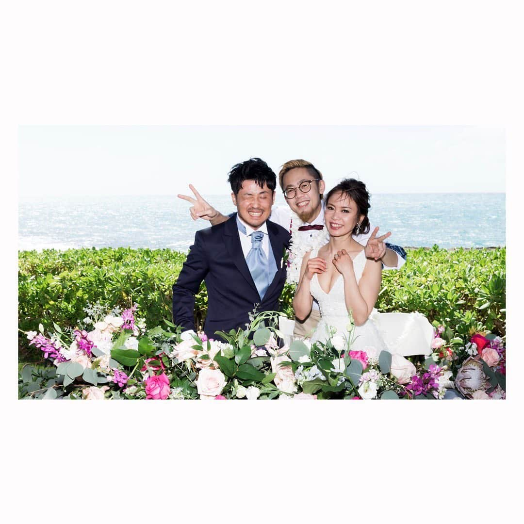 MC TAKAのインスタグラム：「🎤﻿ ハワイで結婚式をプロデュースしました🤓﻿ 会場はFour Seasons Resort O'ahu at Ko Olina、とにかく綺麗すぎて言葉にするのが勿体ない🤭﻿ ﻿ 初の海外挙式プロデュース、日本とは真逆のルールが多く、時差もあったためコミュニケーションをしっかり取ることを心がけ無事当日を迎えられました🎉﻿ ﻿ 新郎新婦のおふたりも幸せそうで何より🤩﻿ ﻿ #MCTAKA #バイリンガル #MC #司会 #司会者 #バイリンガルMC #バイリンガル司会 #イベントMC #イベント司会 #パーティーMC #パーティー司会 #ブライダルMC #ブライダル司会 #WeddingMC #結婚式司会 #通訳 #Translator #hawaii #koolina #fourseasons #ハワイ #コオリナ」