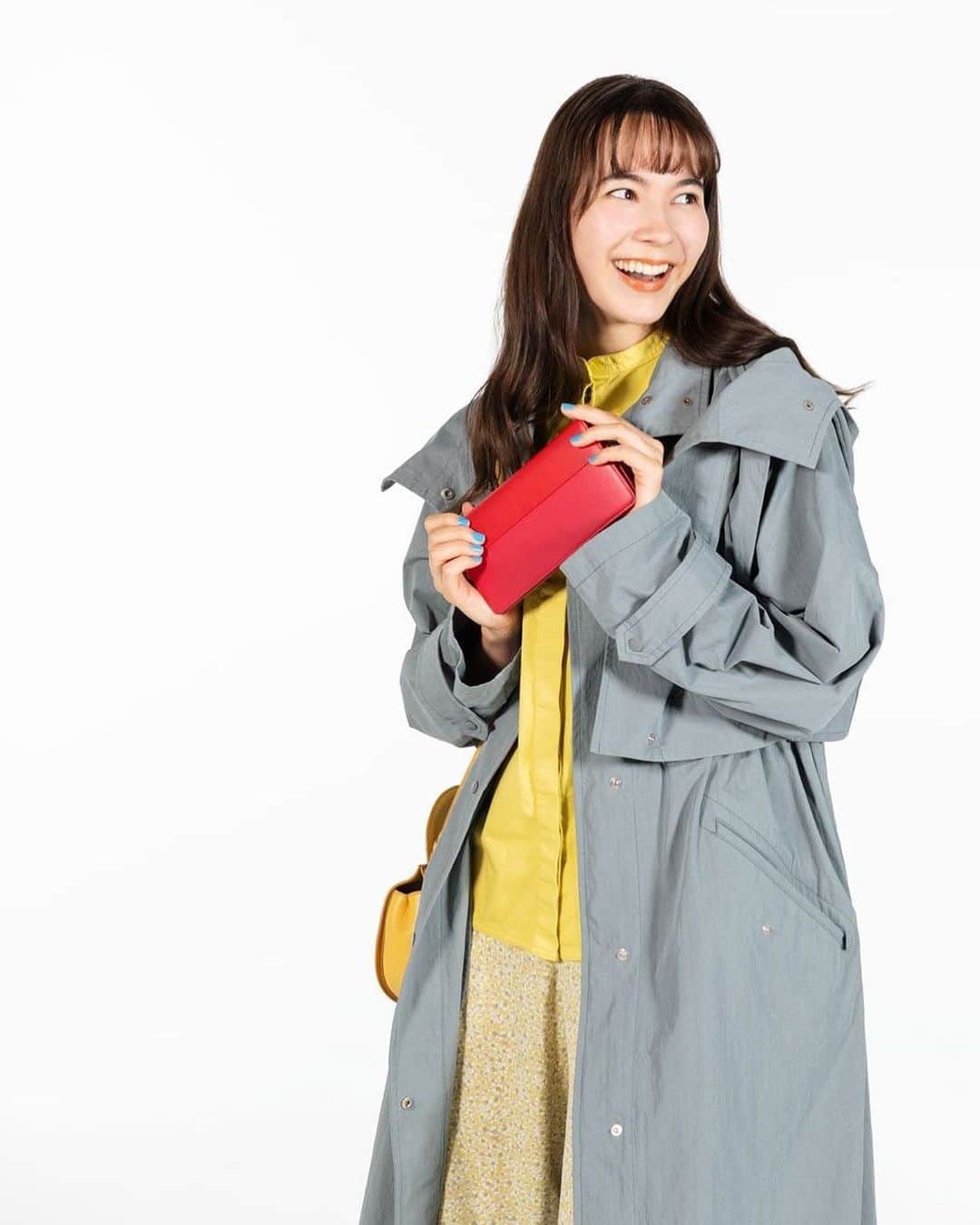 ginza magazineさんのインスタグラム写真 - (ginza magazineInstagram)「GINZA女子の1ヶ月着まわし⠀⠀ ⠀ 赤いお財布を新調しました。⠀ 黄色のバッグにしまおうとしたら友人に「マクドナルドみたい…」と言われました。⠀ 春に新調すると財布が張る(お金が溜まる)んだって。⠀ 今は縁起物にすがりたい気分。⠀ ⠀ 16.feb.2020⠀⠀⠀ @ginzamagazine⠀⠀⠀ ⠀⠀⠀ #ginzamagazine #style #fashion #ootd #1ヶ月着まわし #1ヶ月コーデ #ACOちゃん #アコちゃん #新しいお財布 #一粒万倍日」2月18日 18時04分 - ginzamagazine