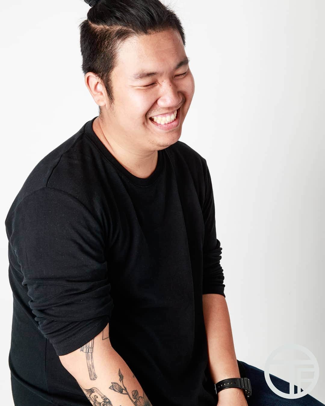 Timo the Fotographerのインスタグラム：「"Always keep your smile. That's how I explain my long life." -Jeanne Calment __________ ⠀⠀⠀⠀⠀⠀⠀⠀⠀ This was one of my first shots when I was studying studio portraiture while at @speos_photo My friend @chawalit_pabeaw stood in for this shot. If youd like to see some amazing film photography make sure to check out his page. ⠀⠀⠀⠀⠀⠀⠀⠀⠀ ___________ ⠀⠀⠀⠀⠀⠀⠀⠀⠀ #fantim #frazierfotography #写真 #photography #inspiration #paris #0711 #stuttgart #travel #model #photographer #fotography #モデル #malemodel #portraitmode #portraiture #studiolighting #speos #thaimodel #thailand #parisfrance #portraiture #portrait」