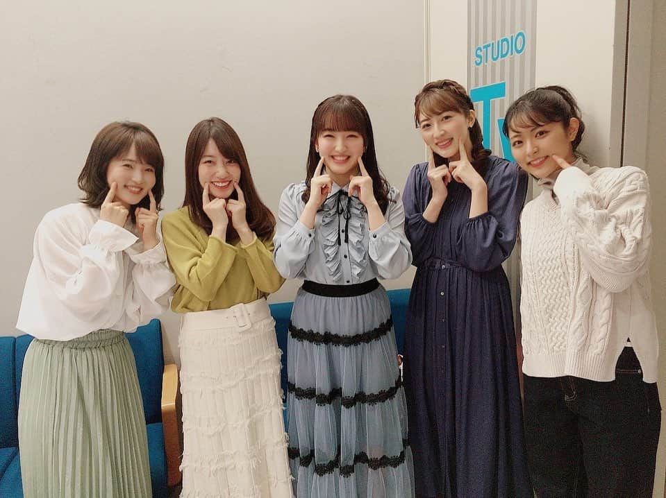 田島芽瑠さんのインスタグラム写真 - (田島芽瑠Instagram)「#アサデス 。スタジオ出演✨ ご視聴ありがとうございました！！ 本日は雪の情報をメインにお伝えしましたよ。 今日も風が強く冷え込むので防寒対策しっかりしてお出かけください！  宮本さんと共にメインキャスターを務めさせていただきました。 スタジオで、しかもメインを任せていただけるなんて…光栄でした。 まだまだ未熟者ですが、福岡の顔となれるようこれからも頑張ります✨  皆さんのおかげでTwitterにトレンド入りしてました！ありがとうございます😭  #アサデス #田島芽瑠 #manontokyo  #kbc #福岡 #fukuoka」2月18日 9時10分 - meru_chan_official