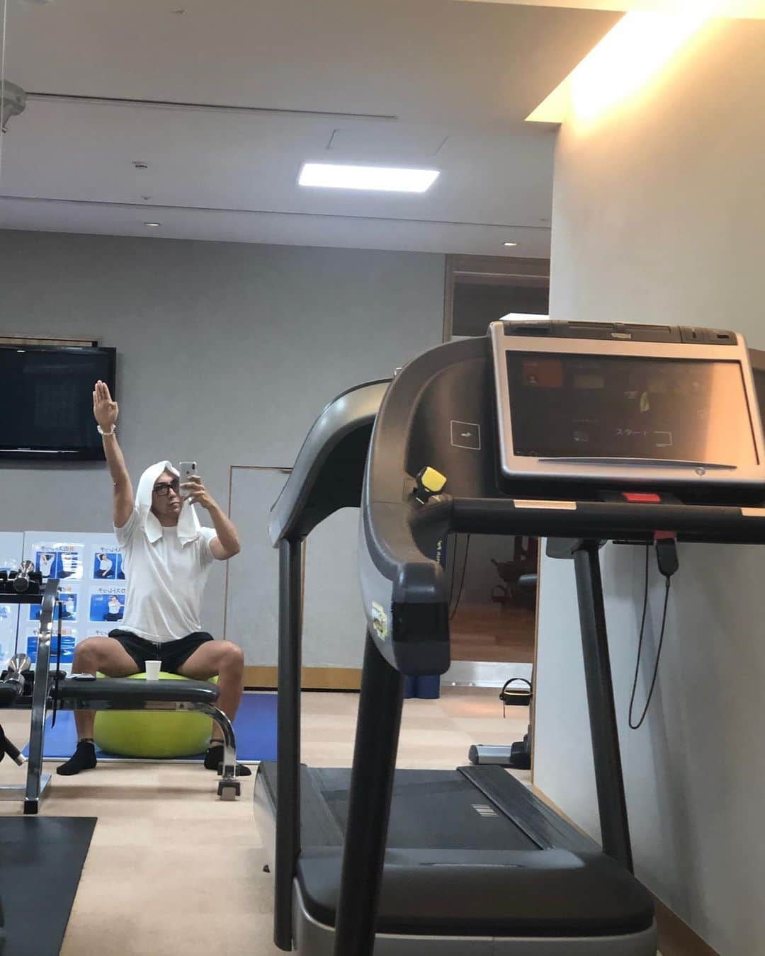 市川海老蔵 （11代目）さんのインスタグラム写真 - (市川海老蔵 （11代目）Instagram)「I’m here-! Working out today too❗️ * ここでーす！ 今日もやりまーす❗️ #市川海老蔵 #海老蔵 #成田屋 #歌舞伎 #ABKAI #ABMORI #ebizoichikawa #ebizo #kabuki #thunderparty #theater #theaterarts #actor #japan #classic」2月18日 9時23分 - ebizoichikawa.ebizoichikawa