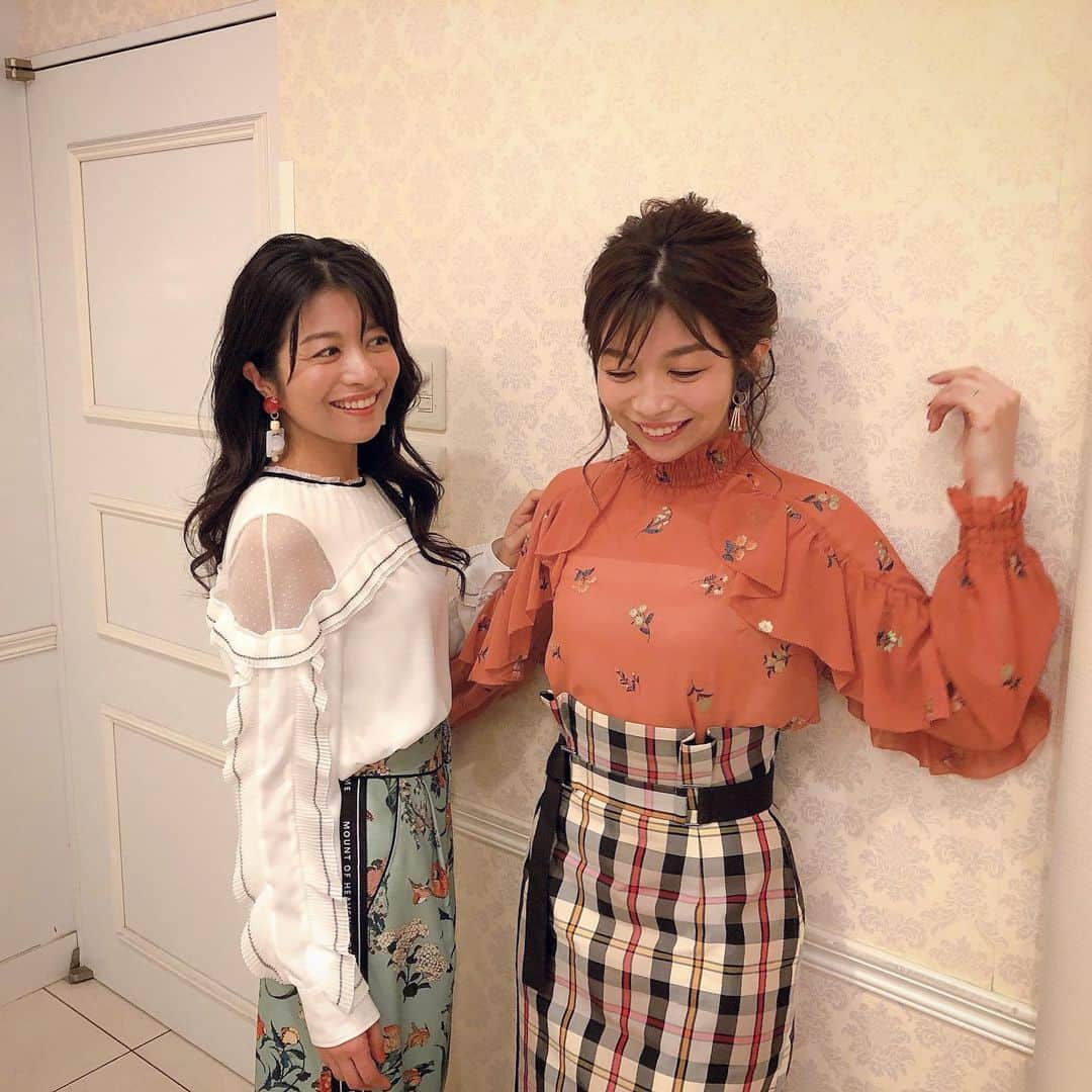 三倉佳奈さんのインスタグラム写真 - (三倉佳奈Instagram)「集いの衣装は大阪と東京で入れ替えました。 初の試み！ 同じ服だからこそ茉奈との顔や雰囲気の違いが出たなぁと。どちらの洋服もお気に入りです☺︎ . Blogアップしました🍀 集いのこと。  #ameblo #fanmeeting  #twins」2月18日 9時27分 - kana_mikura0223