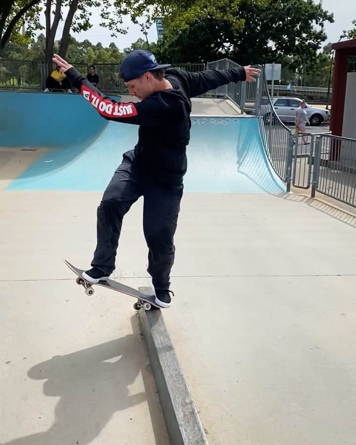 シェーン・オニールのインスタグラム：「🇦🇺 @thrashermag @nikesb 🇦🇺」