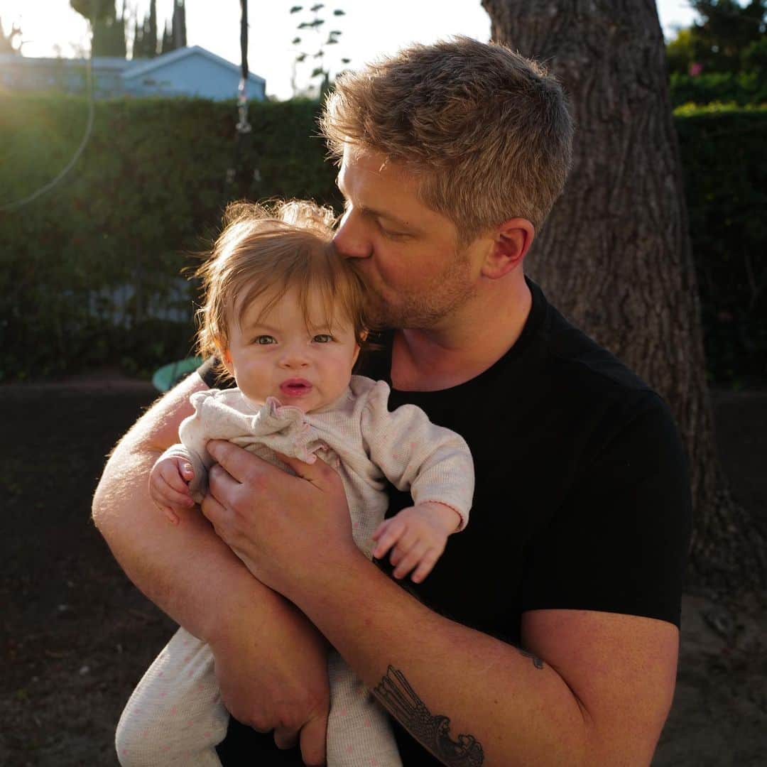 マイケル・グラント・テリーのインスタグラム：「What a lovely afternoon with my pumpkin. Taken by the talented @vududaddy  #daddysgirl #photography」