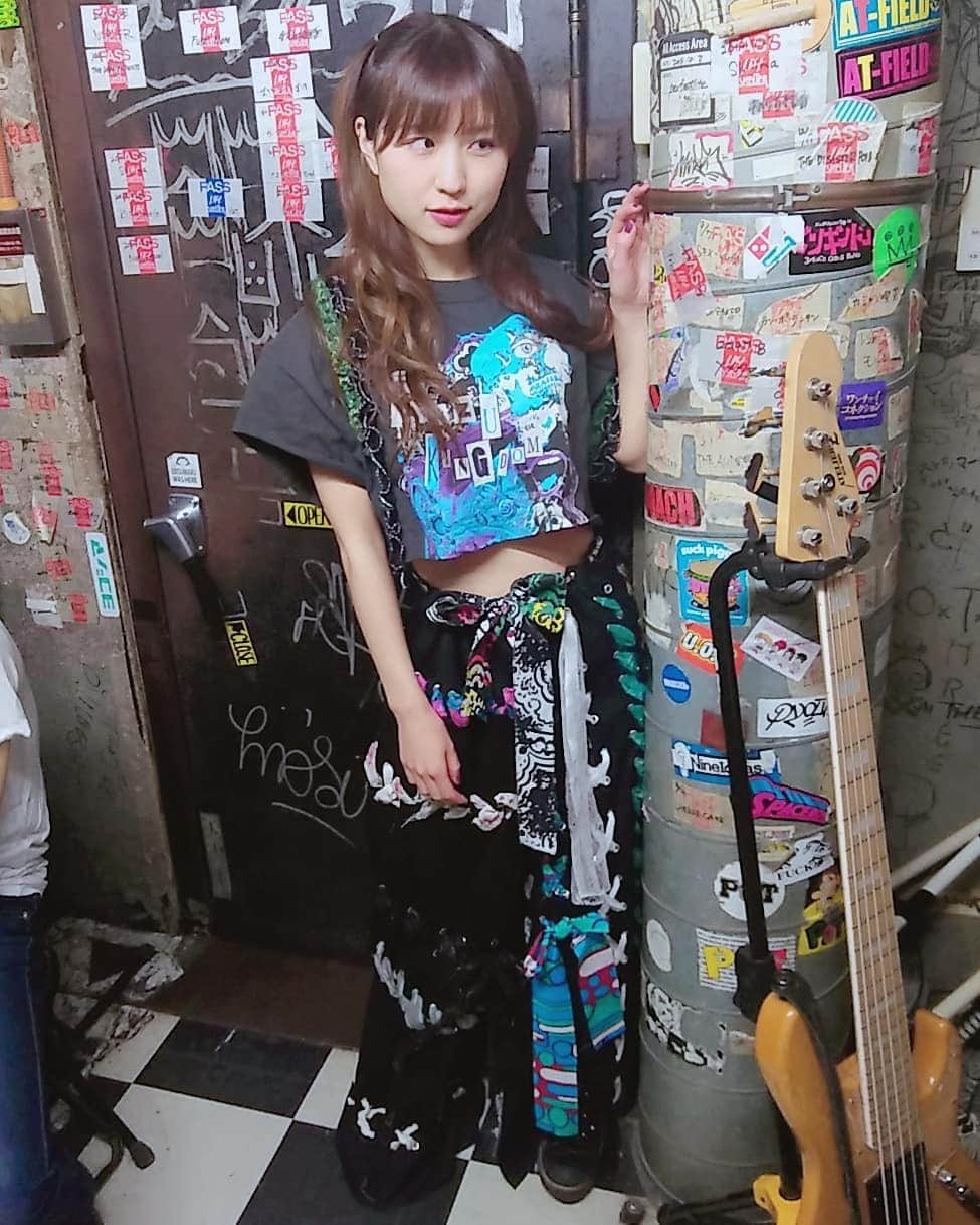 ゆずきのインスタグラム：「ラストライブ衣装◎  何個ハトメを打ったのだろうか… トップスも同じ感じにする予定だったんですが ライブのみの着用だったのでラフにしました」