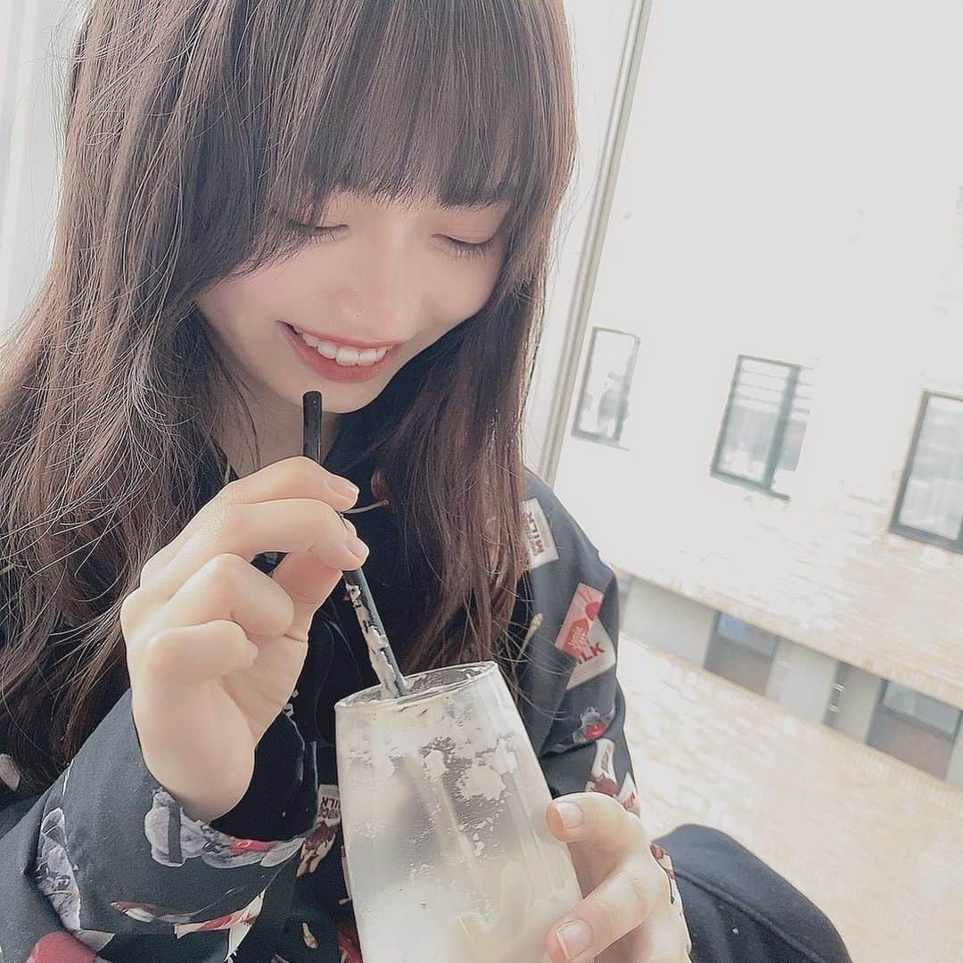 岩城優里さんのインスタグラム写真 - (岩城優里Instagram)「もうほぼ中身ない👶🏻☕️ . #新宿カフェ #shinjukucafe  #bookandbedtokyo #bookandbedtokyoshinjuku  #かふぇ巡り #都内カフェ巡り #東京カフェ  #ロングヘア #茶髪ロング #ゆるふわ巻き  #ljk #jk3 #おしゃれカフェ #黒コーデ  #黒が好き #ピアス好きな人と繋がりたい  #jamieank #jamieｴｰｴﾇｹｰ」2月18日 10時33分 - yuriiwaki_1130