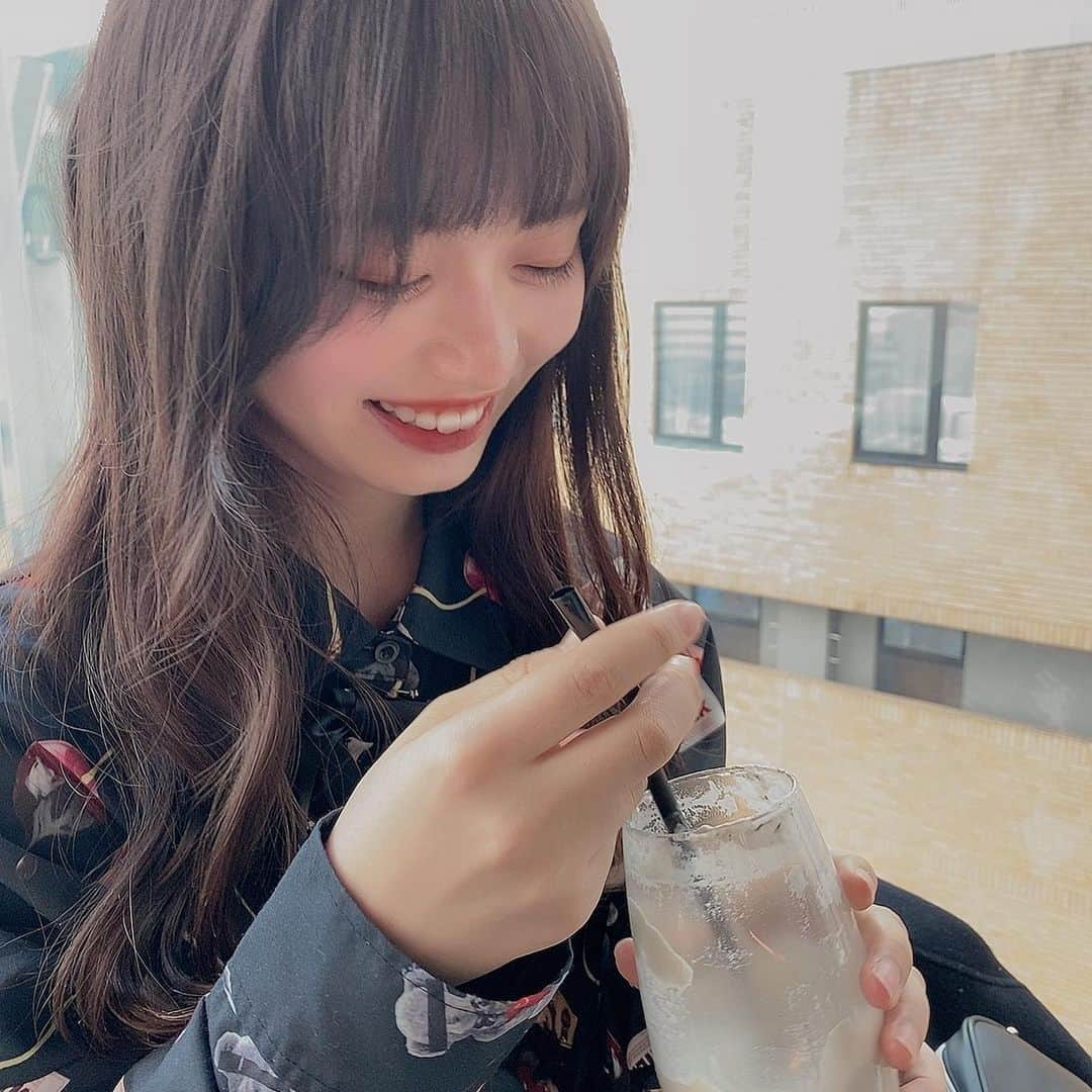 岩城優里さんのインスタグラム写真 - (岩城優里Instagram)「もうほぼ中身ない👶🏻☕️ . #新宿カフェ #shinjukucafe  #bookandbedtokyo #bookandbedtokyoshinjuku  #かふぇ巡り #都内カフェ巡り #東京カフェ  #ロングヘア #茶髪ロング #ゆるふわ巻き  #ljk #jk3 #おしゃれカフェ #黒コーデ  #黒が好き #ピアス好きな人と繋がりたい  #jamieank #jamieｴｰｴﾇｹｰ」2月18日 10時33分 - yuriiwaki_1130