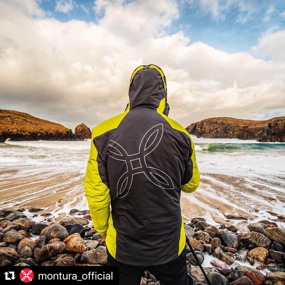 のインスタグラム：「#Repost @montura_official with @make_repost ・・・ Live your Montura spirit  everywhere in the world 🌍 . . . 📸 @alessiofelicioni_net @fortunato.gatto  #montagna #mountains #climb #climbing #lifeisawesome #avventura #outdoor  #alpine #alpinismo #adventure #photooftheday #alps #ig_europe #ig_italy  #snow #mountaingirls #beautiful #summit #vetta #like4like #winter #italy #trekking #neverstopexploring #life #rock #weekend #ourplanetdaily #monturapeople」
