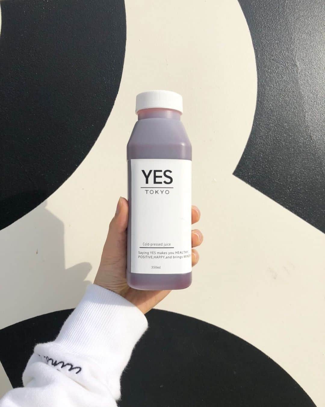 のインスタグラム：「. . Saying YES makes you  HEALTHY, POSITIVE,  HAPPY, and brings MINDFULNESS. . . . @yestokyo #TOKYO  #yestokyo #yoga #yogini #trunkhotel #coldpressedjuice #diet #losangels #windandsea  #ヨガ #ヨガスタジオ #コールドプレスジュース #ジュースクレンズ #mctオイル #アサイーボウル #スムージー #中目黒 #二子玉川 #二子玉川ライズ #代官山  #渋谷 #福岡 #横浜  #ダイエット #ケータリング #ファスティング #デトックス #ダイエット #デトックス」