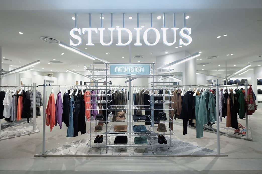 谷正人のインスタグラム：「ただいま、STUDIOUS渋谷パルコ店では今シーズンより、本格取り扱いをスタートした　#neonsign のpop up storeを開催してます。 個人的にも大好きなブランドなので、是非！」