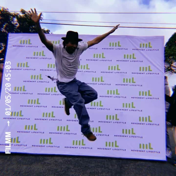 ショーン・エバリストのインスタグラム：「Multiple IG stories I saved during January/Feb condensed into 1 minute. An eclectic bunch of humans we have at  @movement.lifestyle 💚✨We have a good f**king time damnit and we work hard to get it done👊🏽 (whole team not featured but you get the vibe) #mL #famLy . . . We are a truly diverse group of young, bubbly and energetic people. I learn so much from you guys and genuinely take so much from all our interactions. Thank you for holding down the fort fam🙇🏻‍♂️🙇🏻‍♂️🙇🏻‍♂️ . Music by @mistadc 🌼 thx for such feel good music✨」