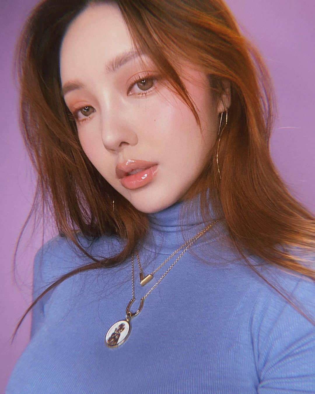 ポニーのインスタグラム：「I’m uploading this look today🤍 오늘 3시에 유튜브에 이 룩☝🏻 올라가요!」