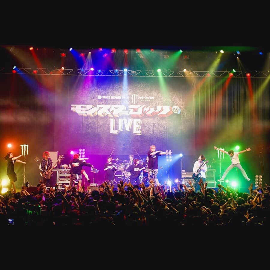 N∀OKIさんのインスタグラム写真 - (N∀OKIInstagram)「SPACE SHOWER TV  30TH ANNIVERSARY  モンスターエナジー  モンスターロック  LIVE 2020  なんばhatch  モンスターロックらし過ぎる夜  オモロカッコええ 西ノリノリ団結GROOVE めさめさ笑った ごおっつぁんでした  カズのお尻ダイブは 幸せの形 プイプイプーィーーん  写真  1  @hamanokazushi  2  @ninjajon  8〜10 ワテ  #SPACESHOWERTV  #モンスターロック #ヤバイTシャツ屋さん #花団#尾崎豊 #ROTTENGRAFFTY」2月18日 13時27分 - chairoy1945