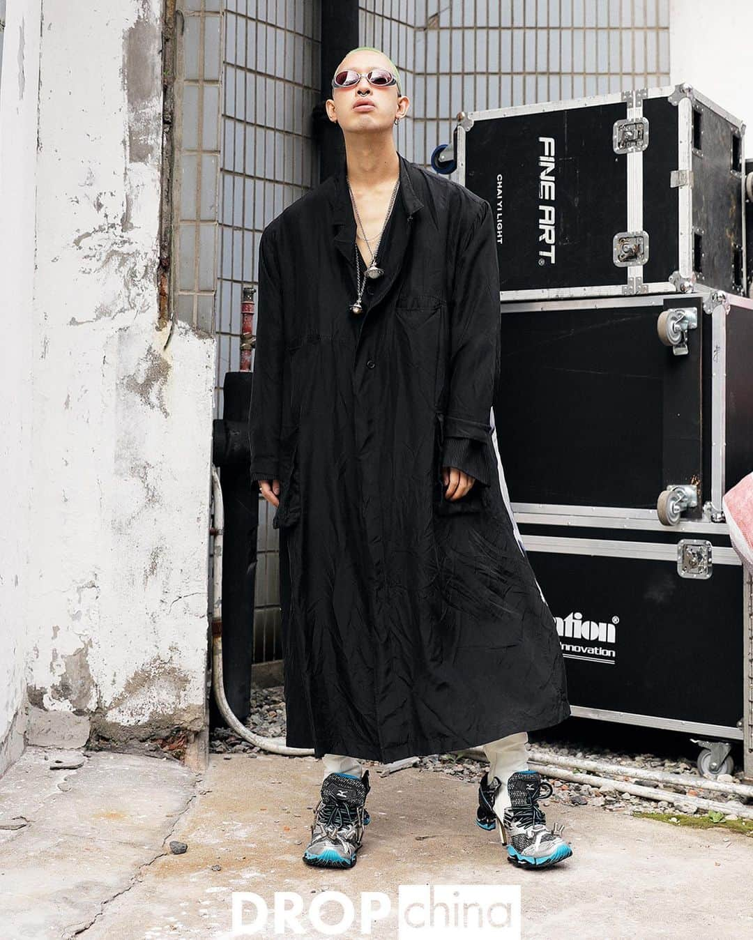 Droptokyoさんのインスタグラム写真 - (DroptokyoInstagram)「CHINA STREET STYLES  #🇨🇳 @drop_china  #streetstyle#droptokyo#china#shanghai#shanghaifashion#shanghaifashionweek#streetscene#streetfashion#streetwear#streetculture#fashion#上海#中国#时装#时尚#潮流#东京#街拍#上海时装周#摄影#街头#穿搭  Photography: @dai.yamashiro」2月18日 14時08分 - drop_tokyo