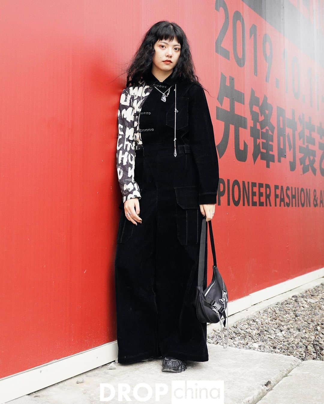 Droptokyoさんのインスタグラム写真 - (DroptokyoInstagram)「CHINA STREET STYLES  #🇨🇳 @drop_china  #streetstyle#droptokyo#china#shanghai#shanghaifashion#shanghaifashionweek#streetscene#streetfashion#streetwear#streetculture#fashion#上海#中国#时装#时尚#潮流#东京#街拍#上海时装周#摄影#街头#穿搭  Photography: @dai.yamashiro」2月18日 14時08分 - drop_tokyo