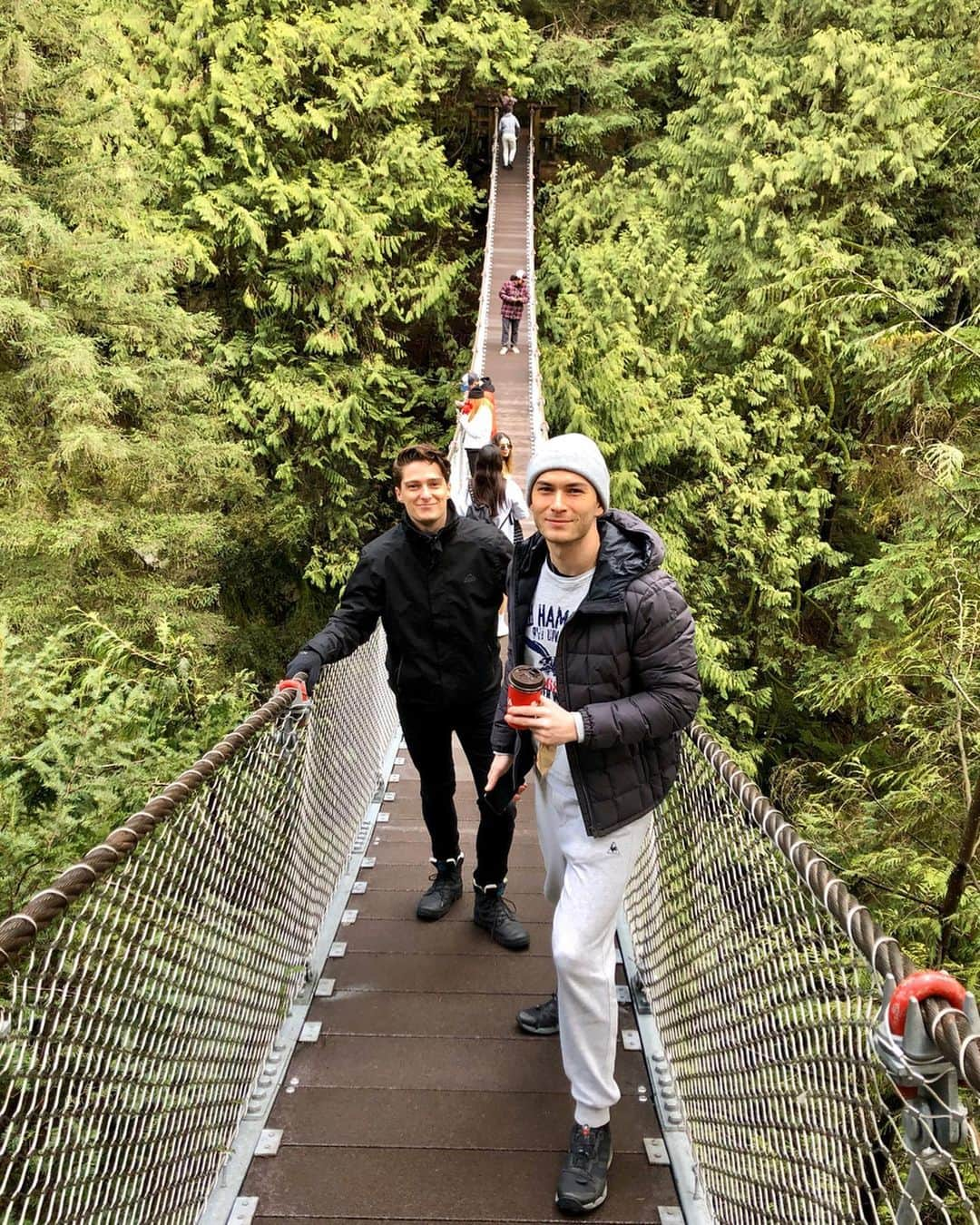 大島アンディさんのインスタグラム写真 - (大島アンディInstagram)「One shade of gray 🌿 Beautiful recovery hike with papas @tom.garneau and @damienverhagen ❤️」2月18日 14時51分 - andy_bigisland