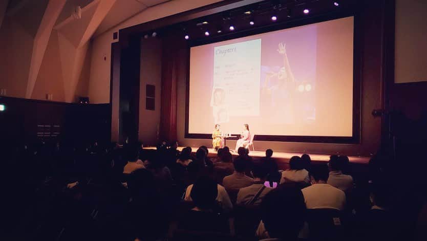 TiAさんのインスタグラム写真 - (TiAInstagram)「文部科学省　講堂で行われた【トビタテ文化祭】にて TiAがトークゲストとして出演させて頂きました。✨ 皆さんは、こんな素晴らしいことがあることを ご存知ですか？？ 《トビタテ！留学JAPAN》🌍 https://tobitate.mext.go.jp  政府だけではなく、官民協働のもと社会総掛かりで取り組む 「留学促進キャンペーン」。文部科学省は、意欲と能力ある全ての日本の若者が、海外留学に自ら一歩を踏み出す機運を醸成することを目的として、2013年10月より留学促進キャンペーン「トビタテ！留学JAPAN」を開始。政府だけでなく、社会総掛かりで取り組むことにより大きな効果が得られるものと考え、各分野で活躍されている方々や民間企業か らの御支援や御寄附などにより、官民協働で「グローバル人材育成コミュティ」を形成し、将来世界で活躍できるグローバル人材を育成。 ✨✨✨✨✨ 《挑戦》することを恐れている人も沢山いると思います。私が言えることは、私は10年を超えるキャリアを考えると何百回でも何千回でも失敗ばかりしてきました。しかし、その中で100回挑戦すれば1回はさすがに成功する時があったり、100回の中で学びがあることを経験してきました。誰も《挑戦》して成功や結果が出ることだけがゴールではない。どれだけ自分が全力で真剣に《挑戦》してきたか。これが人生の宝になると思っています。  今の私の歌には、人生が詰まっています。 昨日、歌わせていただいたAmazing Graceも。 生きることすら諦めかけたような私だけど、今歌うことと共に生きています。そんな姿を見て、誰かの「勇気」となったら嬉しいです。  何度でもやり直せる。何歳であろうが未来がある。  今回、このイベントにお声がけしてくださったのは、森川 華子さん。ミュージカルの留学でニューヨークに来ていました。そこで、出会いました。 熱い気持ちを沢山私に話してくださいました。 心からありがとう。嬉しかったです。  昨日、出会ったスタッフの皆様は《夢》で溢れてて感激。日本の未来は明るいですね！！ 最後に、 「Trust Your Gift」 生まれ持った貴方だけの個性や才能があります。それは誰にも真似できない、誰も貴方になることはできません。自分だけに授かった神様からのギフトを愛して、自分を信じてください。😊 後悔しない人生を。  世界で活躍するミュージカルスターに！！森川さんのご活躍、そして昨日お会いした全ての人のご活躍をお祈りしております。✨ ・ ・ ・ ・ ・ 【TiA Official HP】 http://tia-official.com/ 【TiA SNS】 ◆Twitter  _TiA_TiA_TiA_ ◆Instagram tia_singer  2019.06.05 リリース TiA New Albam 「MIRACLE」 TiA  new アルバム「MIRACLE」 ご購入はこちらから↓↓ https://aoj.lnk.to/qcTQH  全国各地のCDショップでもお買い求め頂けます。  ーーーーーーーーーーーーーー 【TiAへのお仕事のご依頼やお問い合わせ】 ・御社名 ・ご担当者様名 ・ご用件　をご記入の上 info@tia-official.com ✨✨✨✨✨ ✨✨✨✨✨ 2020年6月20日 TiA ワンマンコンサート開催決定！  TiA Heart Singing Concert - Rejoice-  日程：2020年6月20日(土） 　開場/15:00 開演/16:00  会場：東京山手教会（渋谷）  料金：前売5,000円　 当日5,500円（全席指定）  先行受付：2月16日(日）18時〜 　ローソンチケット　https://l-tike.com/st1/tia 　抽選受付になります。　当落確認3月4日(水）15時〜  一般発売：4月25日（土）10時〜（予定）  お問合せ：キョードー横浜　TEL：045-671-9911（月〜土11:00〜18:00） 　http://www.kyodoyokohama.com ※ライブで一緒に歌う「TiA's Choir」のメンバーも近日募集を開始致します。※TiA'sクワイアは限定人数となります。※クワイア応募中にチケットがSold Outになってしまう場合も無いとは言いきれないため、チケット確保はお勧め致します。※クワイアに選ばれた場合のチケットの払い戻しはできません。ぜひお友達やご家族にお譲り頂けたら嬉しいです。 ・ ・ #ゴスペル #トビタテ留学 #トビタテ留学japan #トビタテ高校生  #トビタテ留学ジャパン #文部科学省 #文部省後援 #海外留学 #海外へ飛び立ちたい #留学したい #留学生活 #夢 #dream #dreamingup #people #人と人との繋がり #happy」2月18日 15時25分 - tia_singer