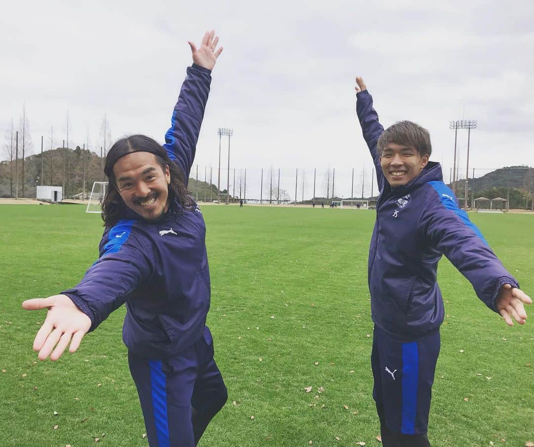 鹿児島ユナイテッドFCさんのインスタグラム写真 - (鹿児島ユナイテッドFCInstagram)「本日リリースがありましたように #馬場賢治 選手 #三宅海斗 選手が新加入することとなりました❗️ トレーニング後のツーショット📸 皆さまよろしくお願いします🤲  ##鹿児島ユナイテッドfc #よかにせイレブン #Jリーグ  #鹿児島県 #kagoshima #soccer  #jleague #jリーグ開幕」2月18日 15時25分 - kagoshimaunitedfc