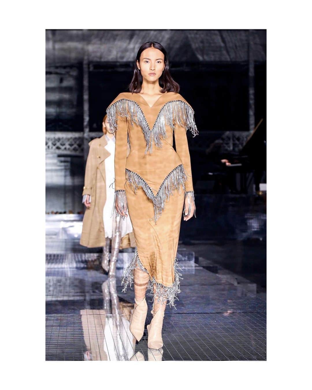 ルピン・ワンのインスタグラム：「Since 2014 i walked frist show at SS2015 . After 5 years , feel like restart. . @burberry  #FW2020 🇬🇧 @riccardotisci17 thanks for having me in ur show. @premiermodels」