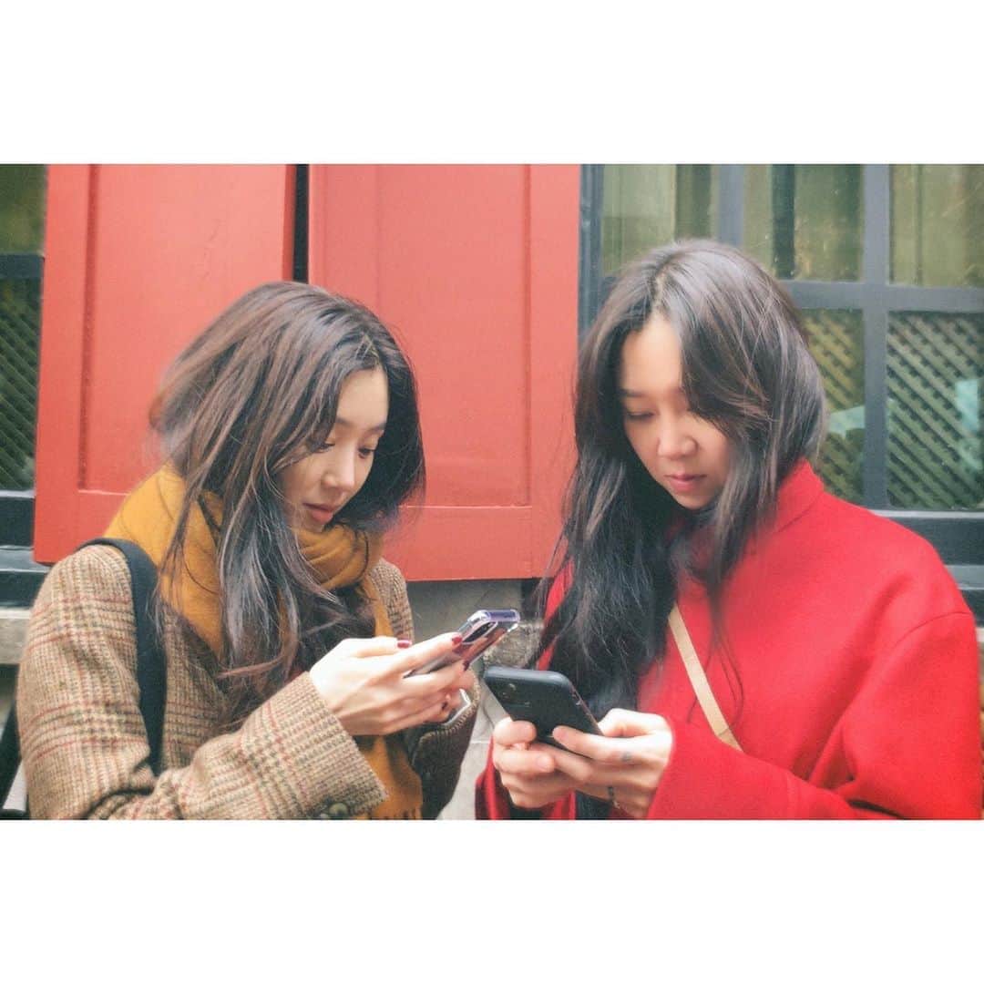 チョン・リョウォンのインスタグラム：「. searching..... . 📸by @soy_weird」