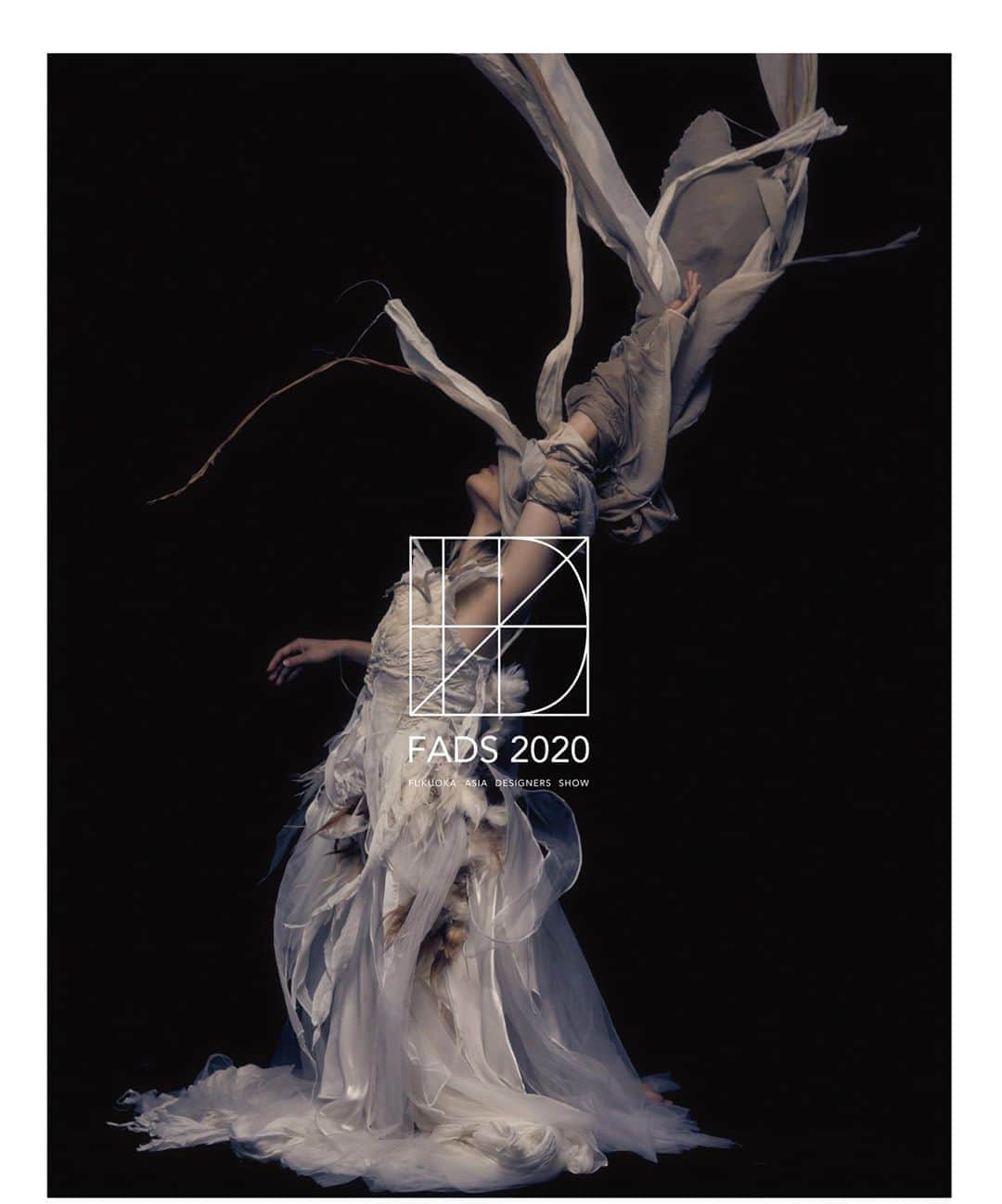 ARAKI SHIROのインスタグラム：「-Japanese info-  FUKUOKA ASIA DESIGNERS SHOW 2020  2020年3月14日。福岡市美術館にてcostume showをさせて頂きます。開催初年度となる今回のテーマは「新生命体」。衣装を身に纏う12人のモデルと3人のダンサーによるパフォーマンスを予定しております。衣装の一部は九州大学との共働プロジェクトにより、蚕の繭と真綿を衣装の素材に使用。ナノセルロースと融合させることで「製作過程で二酸化炭素を排出しない」 「劣化に強く約千年保たれる」「石油由来の化学繊維を使用していないため最後は土に還る」等，自然環境に優しく、SDGs に貢献するサステナブルなショーを提案致します。  ph @yamadakei  poster&logo design @k_tokudome  more info @f.a.d.s.2020 . . . . . #FADS2020 #ARAKISHIRO#FUKUOKA#costume#vintagedress#hautecouture#dress#fashionphotography#dancephotography#artist#contemporaryart#darkbeauty#model#dancer#contemporarydance#theportraitpr0ject#portraitmood#sombrebeiegs#sombresociety#__bodyart__#model#福岡#モデル#ダンサー#コスチューム#衣装#アラキシロウ」