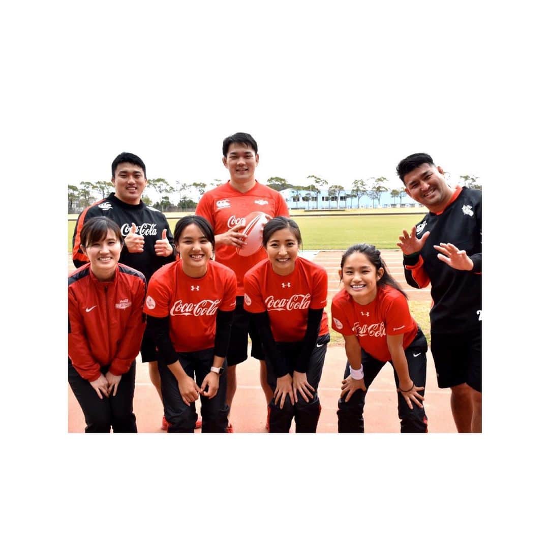 三橋亜記のインスタグラム：「. ２月１５日（土） 佐賀スポーツキッズプロジェクトに参加してきました🏑 ホッケー以外にも サッカー⚽️( @sagantosu_official ) 野球 ⚾️( @softbankhawks_official ) ラグビー 🏉( @cocacola_redsparks ) の体験ができるスポーツ体験教室。 ホッケーは見るのもやるのも初めてという子どもたちでしたが、みんな楽しそうにやってくれて私たちも楽しめました😊❤️❤️ #佐賀スポーツキッズプロジェクト #コカコーラレッドスパークス #ホッケー #ラグビー」