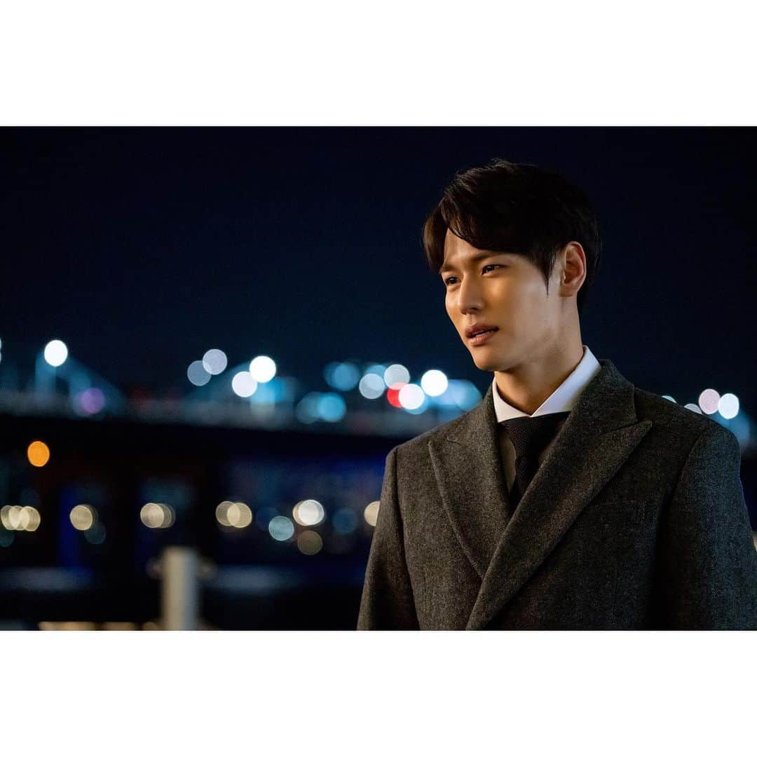 C-JeS エンタテイメントさんのインスタグラム写真 - (C-JeS エンタテイメントInstagram)「#안녕드라큘라 가 선보인 절절한 현실 #지일주 눈빛과 일침에 제가 다 아픈데요..🌧 ⠀ 힐링을 선사해줄 ✌🏻화는, 오늘 밤 9시 30분! ⠀ [제공-드라마하우스] #JiIlJoo #JTBC #드라마페스타 #HiDracula #씨제스타그램 #cjestagram」2月18日 15時51分 - cjes.tagram