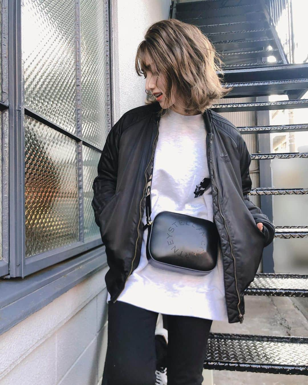 後藤真希さんのインスタグラム写真 - (後藤真希Instagram)「暖かい日が続いてますね🌤🌈 MA-1 @adidas  Tops @msgm  Bag @stellamccartney  #まきふく #adidas  #msgm  #stellamccartneybag」2月18日 16時10分 - goto_maki923