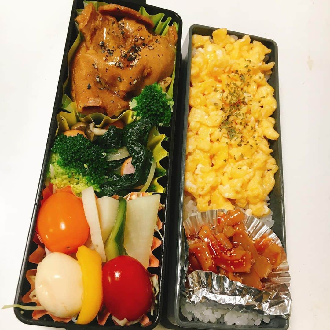 水野愛日さんのインスタグラム写真 - (水野愛日Instagram)「最近のお弁当🍱😋寒い日は #スープジャー 使って、豚汁やポタージュを持っていくことも💕 一枚目の写真、オクラの黒ごまマヨ和え、まだ凍ってますね😅笑 冷凍しておいてつめるだけなのはしょっちゅうです😅笑 食べる時には自然解凍されてちょうど良く！  #まなびごはん #べんとう #お弁当 #お弁当記録 #手作り弁当 #女子弁当 #ランチボックス #ワンパターン弁当 #お弁当女子 #栄養重視 #サラダ弁当 #冷凍つくりおき #つめるだけ弁 #スープジャー弁当」2月18日 16時24分 - mizunomanabi