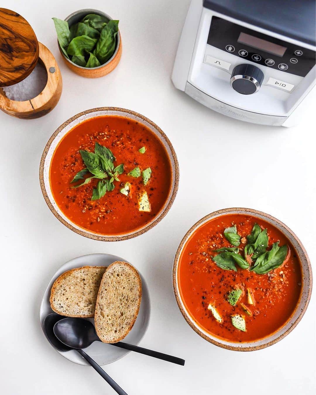 Vitamix Global Headquarters Real foodさんのインスタグラム写真 - (Vitamix Global Headquarters Real foodInstagram)「All we need is a grilled sammy 🥪 • 📸: Find this Roasted Red Pepper Tomato Soup recipe via @rachaelsgoodeats blog! • #repost #rachaelsgoodeats #recipe #soup #myvitamix #foodie #healthy #vitamix #vegan 🥪」2月19日 2時08分 - vitamix