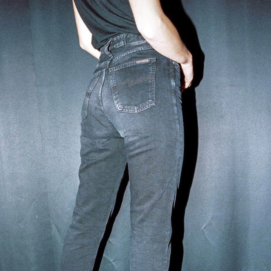 ヌーディージーンズさんのインスタグラム写真 - (ヌーディージーンズInstagram)「Nudie Jeans Women is a curated selection of timeless jeans and tops. As always, we use the best denim, high-quality organic cotton and all garments are manufactured in a fair, transparent way. Not to mention free repairs forever. ​ ​Discover more in bio link. ​ ​ ​ ​#nudiejeans #organicdenim #njwomen」2月19日 2時09分 - nudiejeans