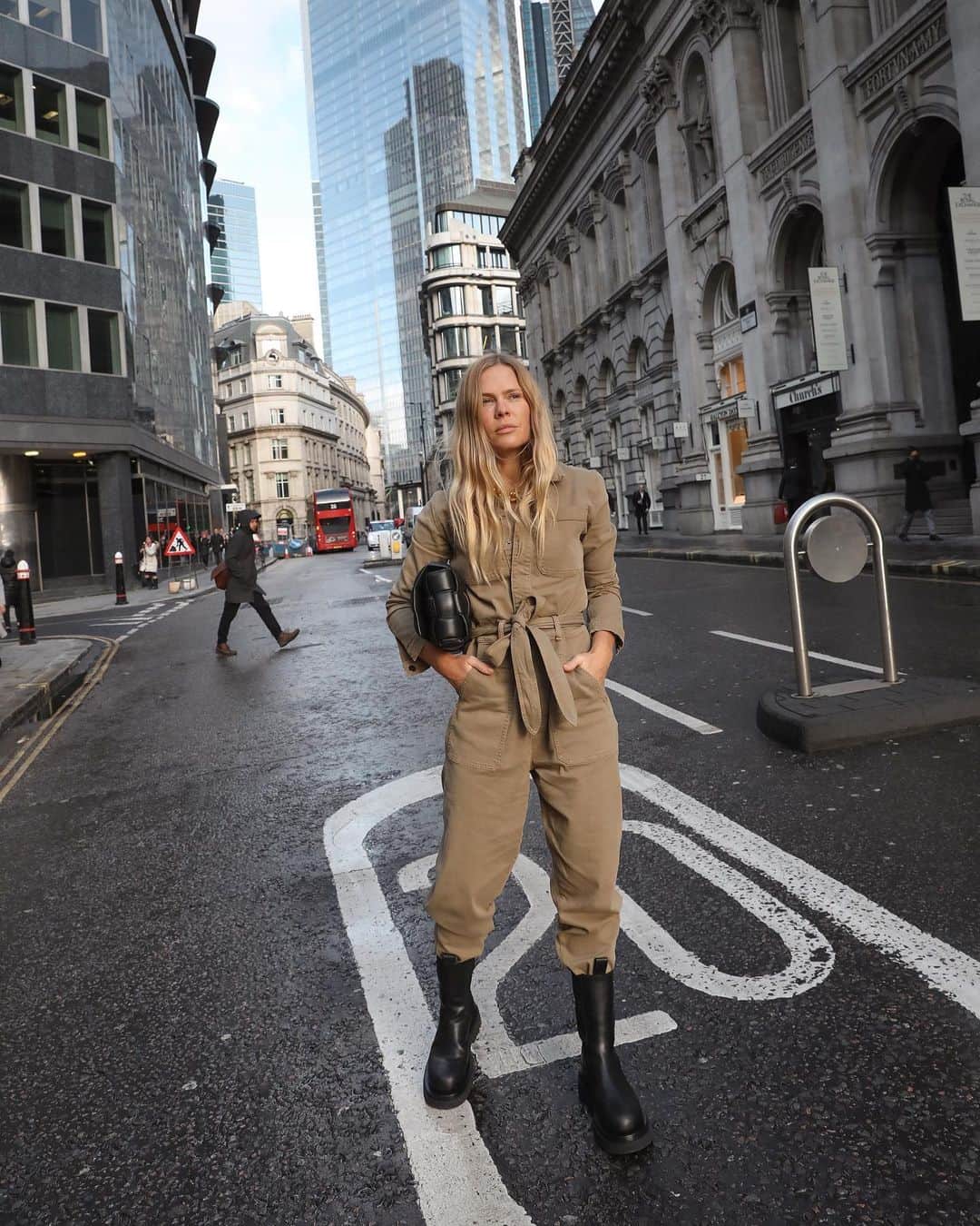 ジョーズジーンズさんのインスタグラム写真 - (ジョーズジーンズInstagram)「Hello from London Fashion Week! Jessie from @wethepeoplestyle here, taking you across the city, sharing some of my favourite spots in London. Follow along in our IG stories #myjoesLDN」2月19日 2時18分 - joesjeans
