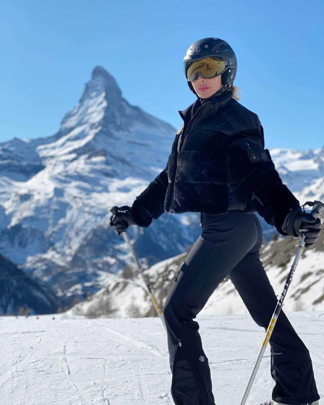 ジョエル・マーディニアンさんのインスタグラム写真 - (ジョエル・マーディニアンInstagram)「Beating the Fear to enjoy the snow once again #snow #ski #joellemardinian」2月19日 2時22分 - joellemardinian