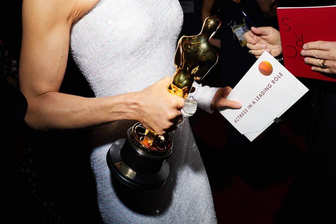 アカデミー賞さんのインスタグラム写真 - (アカデミー賞Instagram)「The best accessories. #Oscars」2月19日 2時31分 - theacademy