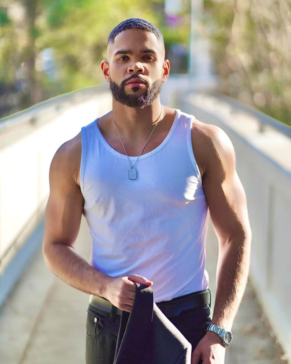 ディジョン・タルトンのインスタグラム：「You coming? Honesty, integrity, character and a real romantic love affair is on the over side of this bridge. Not open to what just looks “good”. - - 📸: @iamlarryfields」