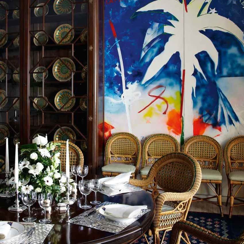 Meganさんのインスタグラム写真 - (MeganInstagram)「Chez Marella Agnelli 〰 The dining room at the Via XXIV Maggio apartment in Rome with Mario Schifano murals. #marellaagnelli #marioschifano #interiordesign #rome」2月18日 18時27分 - zanzan_domus