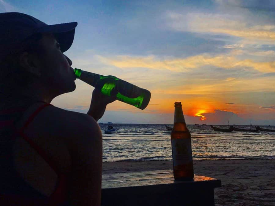 渡辺由布子さんのインスタグラム写真 - (渡辺由布子Instagram)「🍻 ・ A toast to beautiful sunset!  w/ @changbeerjapan  サイリービーチに沈む夕日をつまみに、チャンビールで乾杯。 この島に流れるスローな時間を心地よく感じながら。 ・ ・ 📍 #SaireeBeach #KohTao #Thailand #🇹🇭」2月18日 18時29分 - watanabe_yuko