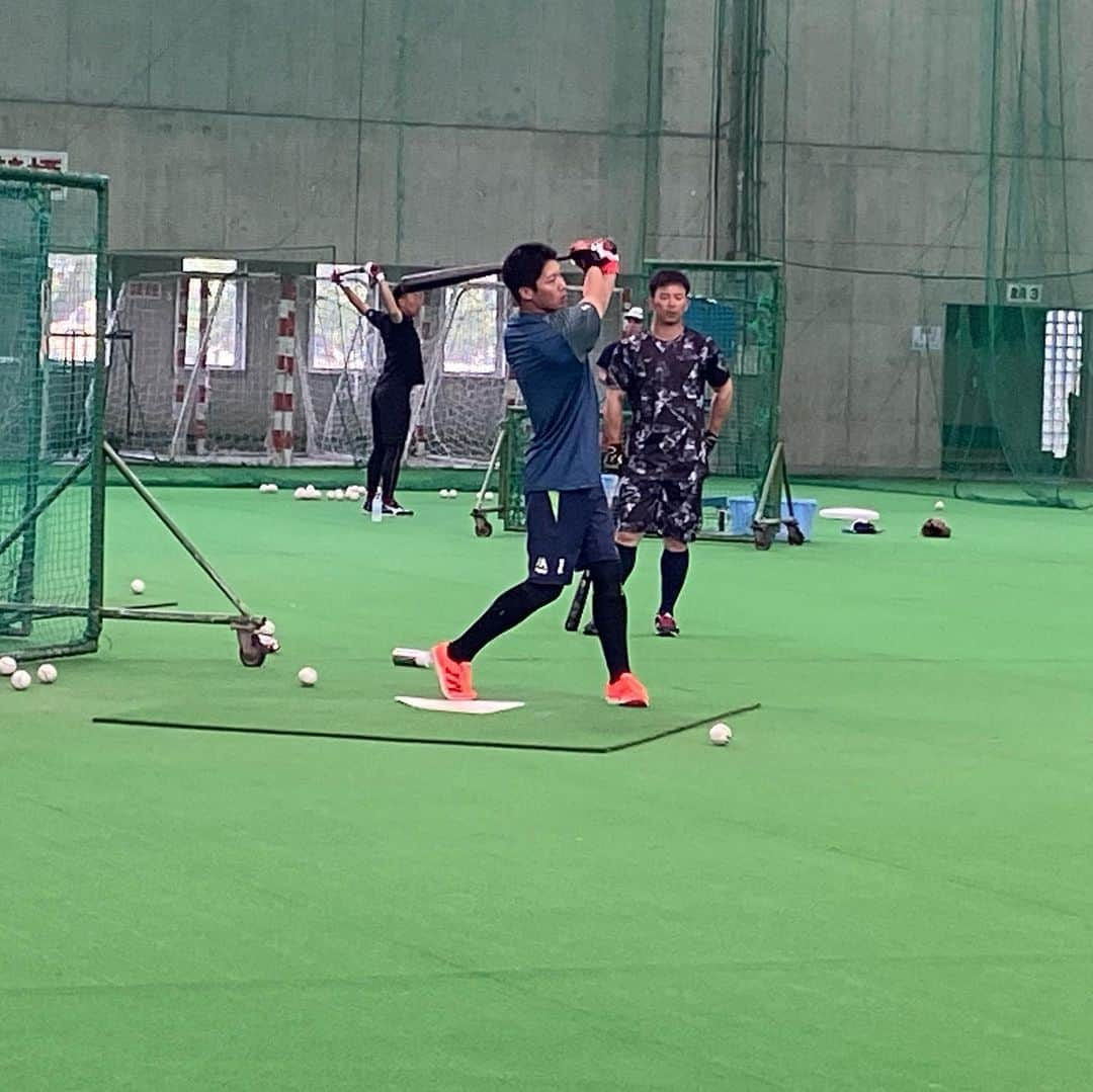 服部優陽さんのインスタグラム写真 - (服部優陽Instagram)「⚾️﻿ ミスタートリプルスリー #山田哲人 選手！﻿ ﻿ 兵庫出身で大阪の履正社高校へ﻿ プロに入ってからは…﻿ 史上初の #トリプルスリー (3割30本30盗塁)を3度達成、﻿ 史上初の本塁打王と盗塁王の同時獲得、﻿ などなど球史に残る活躍を続けています。﻿ ﻿ 今回迫ったのは #東京五輪 への思い！﻿ 履正社時代の恩師 #岡田龍生 監督からの﻿ メッセージと共にお届けします！﻿ ﻿ 関西では珍しい(？)山田選手の特集！﻿ 明日2/19(水) #報道ランナー #全力東京 です！﻿ ⚾️﻿ ﻿ 2枚目の写真はモノマネ芸人 #山田別人 さんです。笑﻿ ﻿ #ミスタートリプルスリー #履正社 #東京ヤクルトスワローズ　#ヤクルトスワローズ #スワローズ #春季キャンプ　#春季キャンプ2020 #すわほー ﻿ ﻿ #高校野球 #センバツ #甲子園 #高校野球好きな人と繋がりたい #野球部 #カンテレ #アナウンサー　#甲子園球場 #阪神甲子園球場 #第101回全国高校野球選手権大会 #新たに刻むぼくらの軌跡 #第92回選抜高校野球」2月18日 18時51分 - hattori.yuhi_ktv