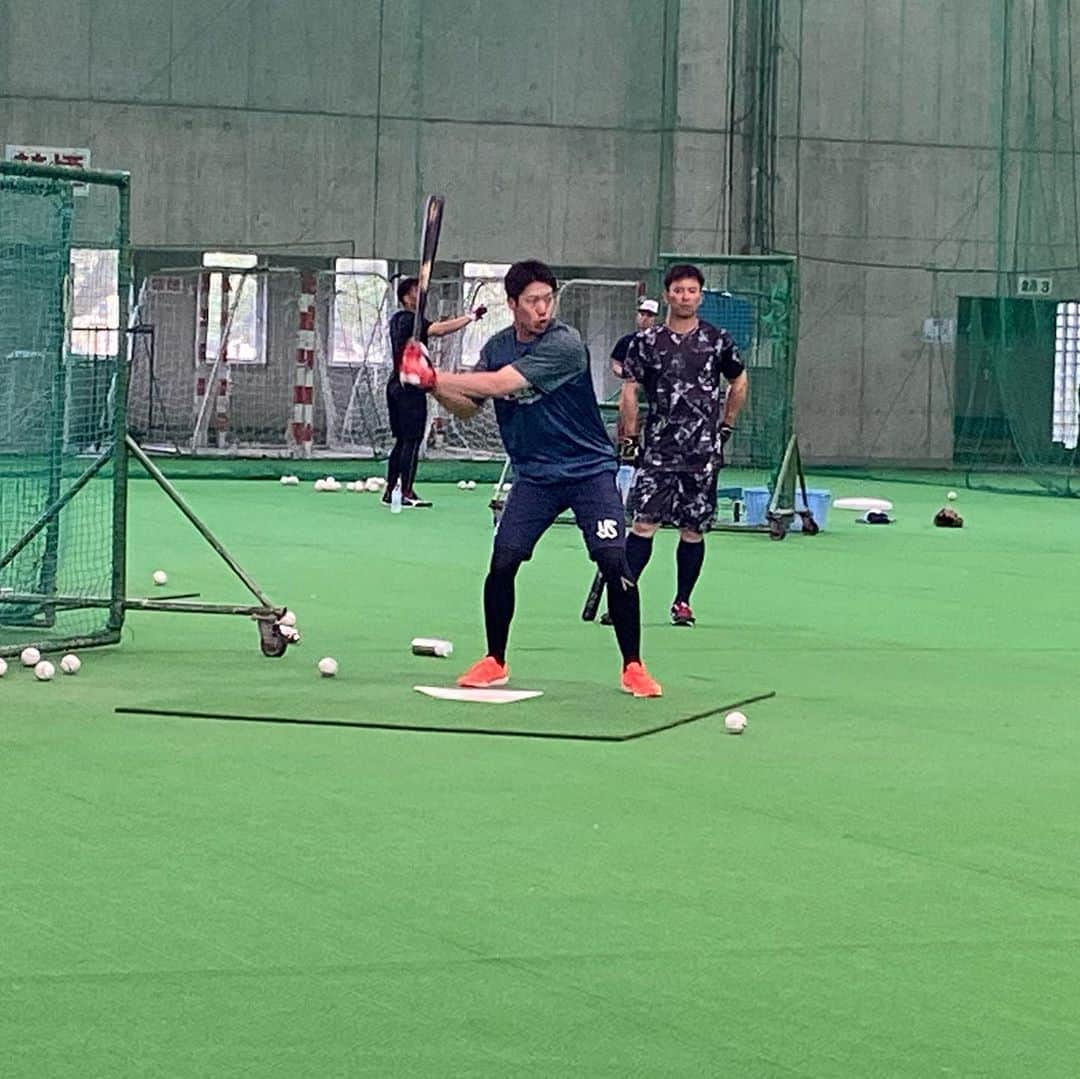 服部優陽さんのインスタグラム写真 - (服部優陽Instagram)「⚾️﻿ ミスタートリプルスリー #山田哲人 選手！﻿ ﻿ 兵庫出身で大阪の履正社高校へ﻿ プロに入ってからは…﻿ 史上初の #トリプルスリー (3割30本30盗塁)を3度達成、﻿ 史上初の本塁打王と盗塁王の同時獲得、﻿ などなど球史に残る活躍を続けています。﻿ ﻿ 今回迫ったのは #東京五輪 への思い！﻿ 履正社時代の恩師 #岡田龍生 監督からの﻿ メッセージと共にお届けします！﻿ ﻿ 関西では珍しい(？)山田選手の特集！﻿ 明日2/19(水) #報道ランナー #全力東京 です！﻿ ⚾️﻿ ﻿ 2枚目の写真はモノマネ芸人 #山田別人 さんです。笑﻿ ﻿ #ミスタートリプルスリー #履正社 #東京ヤクルトスワローズ　#ヤクルトスワローズ #スワローズ #春季キャンプ　#春季キャンプ2020 #すわほー ﻿ ﻿ #高校野球 #センバツ #甲子園 #高校野球好きな人と繋がりたい #野球部 #カンテレ #アナウンサー　#甲子園球場 #阪神甲子園球場 #第101回全国高校野球選手権大会 #新たに刻むぼくらの軌跡 #第92回選抜高校野球」2月18日 18時51分 - hattori.yuhi_ktv