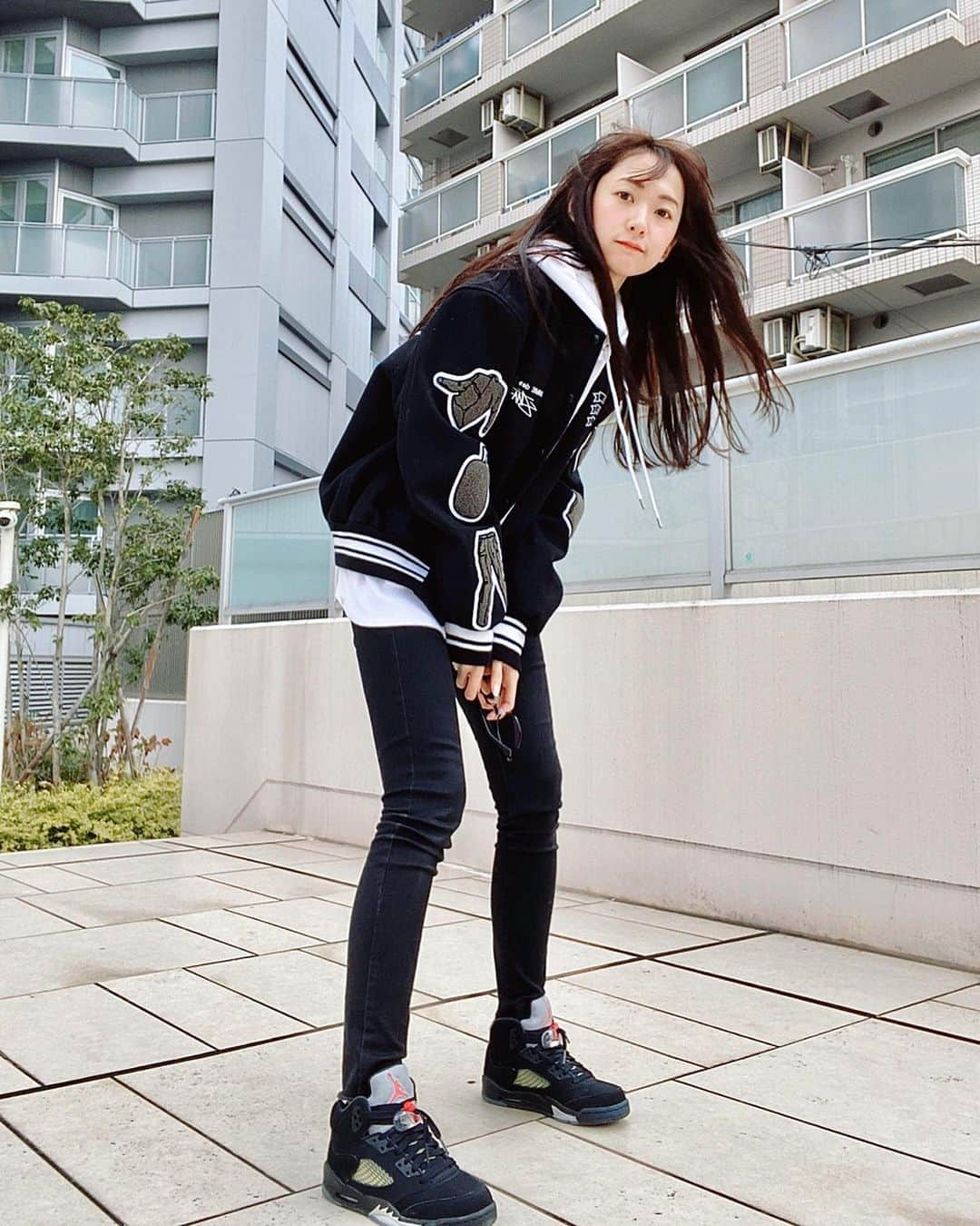 粟津麻依さんのインスタグラム写真 - (粟津麻依Instagram)「🕊 #MAI_SNEAKER_LIFE 🕊 私服♡ AJ5が最近のお気に入りです。4年前は全然履かなかったんだけど今凄く好きで、そういうのってあるよね〜 あと毎日稽古がんばってます。 凄く繊細に緻密に作り上げてるよ。 予約してくれた方々の為に頑張ります。 もう完売公演だらけだけど、お時間合う方は絶対に観に来て欲しいな♡  ピウス企画「ライフメイカー」 演出・脚本：広瀬格 3月13日(金)〜22日(日) 劇場：池袋シアターKASSAI プロフィールに貼ってあるURLからチケット購入できます  #ナイキスニーカー #エアジョーダン #ジョーダン5 #スト女子」2月18日 19時00分 - awatsumai