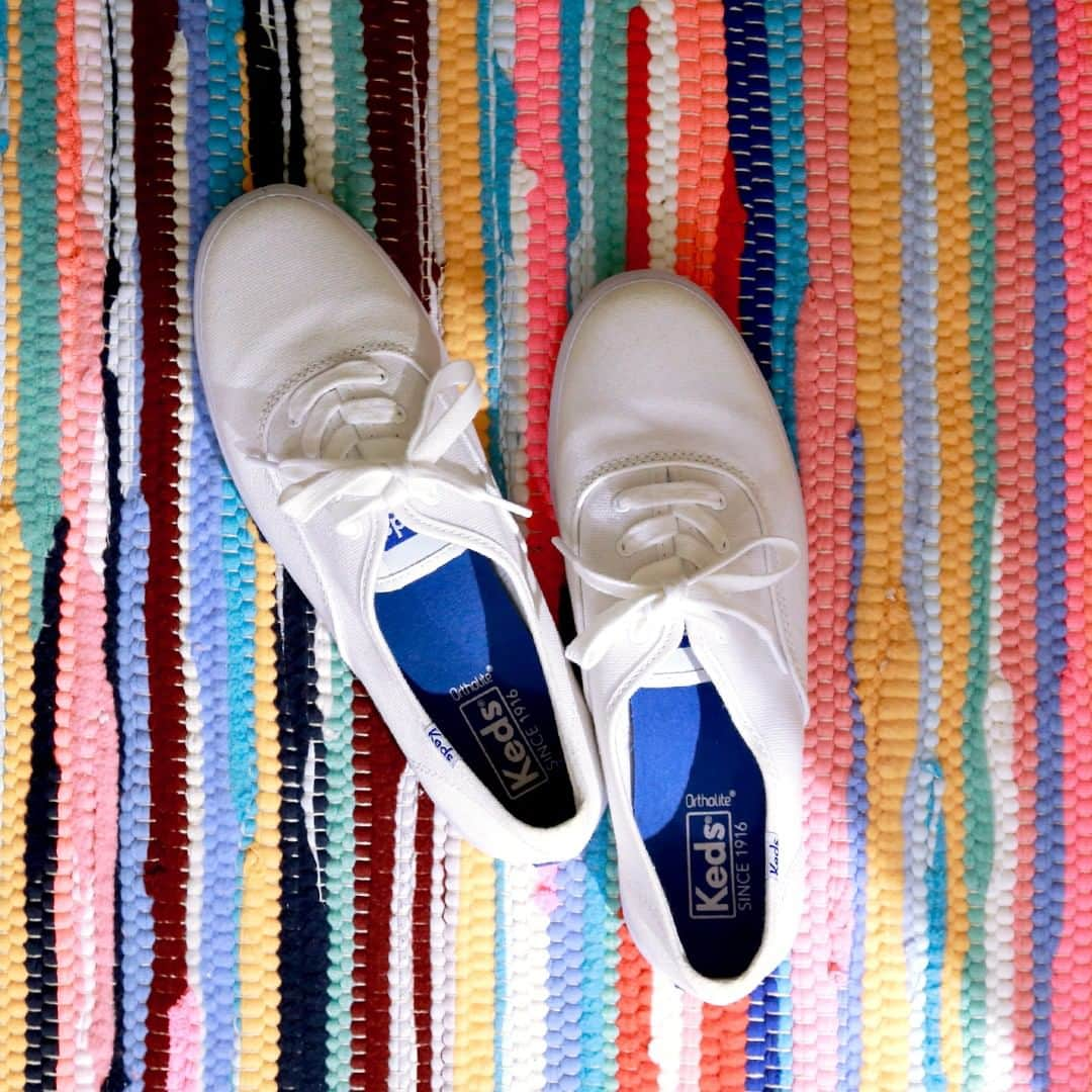 Keds Japanさんのインスタグラム写真 - (Keds JapanInstagram)「CHAMPION OXFORD CVO⁠ White / ¥4,500+tax⁠ ⁠ ⁠ #Keds #ladiesfirst #kedsstyle #sneakers #whitesneakers #sneakerholics #kickstagram #sneakerlover #sneakergirl #casualoutfits #womanstyle #womanfashion #ootd #outfit #casualstyle #colorful #rug #colorfulrug⁠ #ケッズ #スニーカー #白スニーカー #カジュアルコーデ #カジュアルファッション #スニーカーコーデ #👟#🌈」2月18日 19時01分 - keds_japan