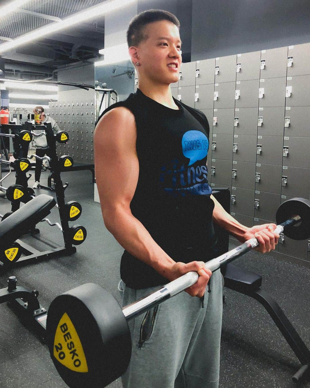 プニエル さんのインスタグラム写真 - (プニエル Instagram)「Back and biceps today!  W/ @lm__91 & @hyunwoo0118  오늘은 등이랑 이두 !」2月18日 18時53分 - btobpeniel