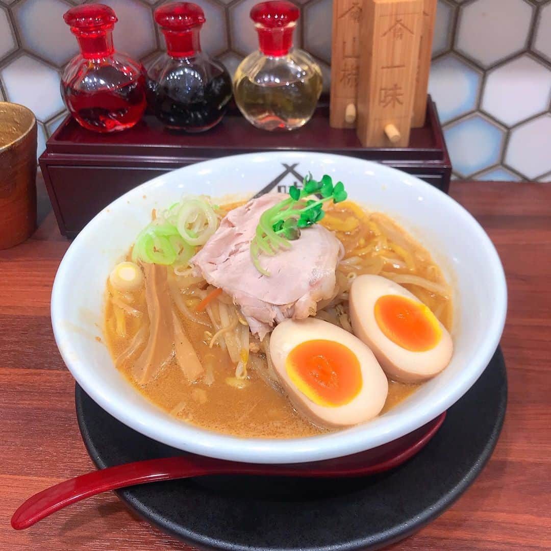 瀬村奈月のインスタグラム：「.【蔵味噌ラーメン晴っぴ/海老名】🍜 神奈川ラーメン #なつを飯神奈川編 #海老名 #蔵味噌ラーメン晴っぴ #味玉蔵味噌ラーメン . 2020年初ラーメンは 晴っぴの味玉蔵味噌ラーメンでした😋 この日はとっても寒く🏉取材後で あったかいラーメンが染みました🙏 . #神奈川ごはん #神奈川ラーメン #海老名 #海老名グルメ #海老名ラーメン　#なつを飯神奈川編 #ramen #noodles #麺スタグラム #麺食い #食べスタグラム #食べるの好きな人と繋がりたい #ラーメン好きな人と繋がりたい」